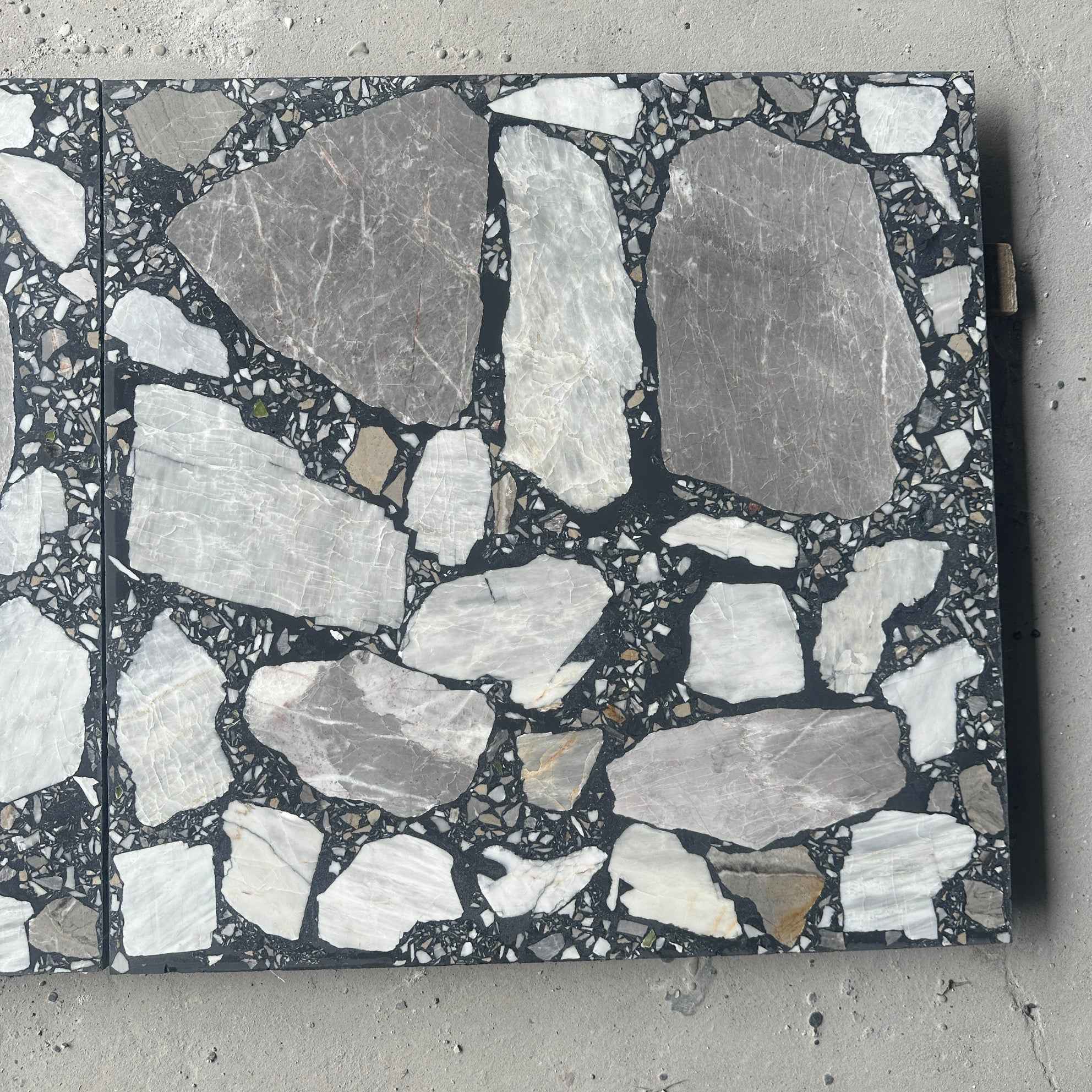 White marble terrazzo from rough sawn boards can meet large-volume needs