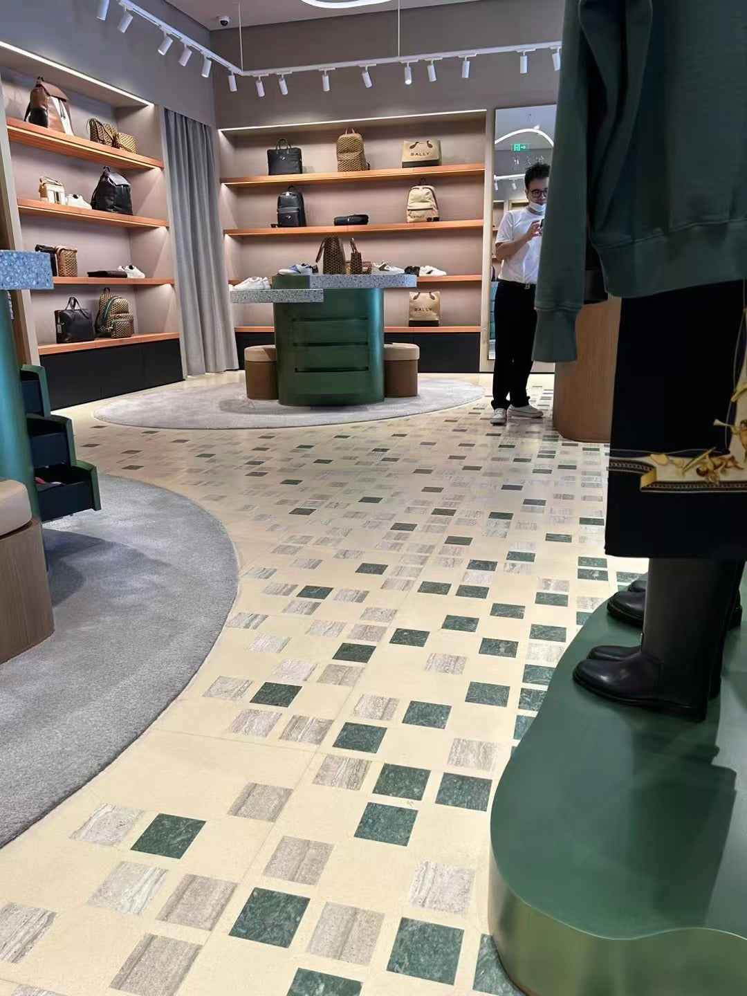 White Woodgrain & Green Marble Mosaic Panels | ML-OT054 丨Mosaic Large Aggregate Terrazzo